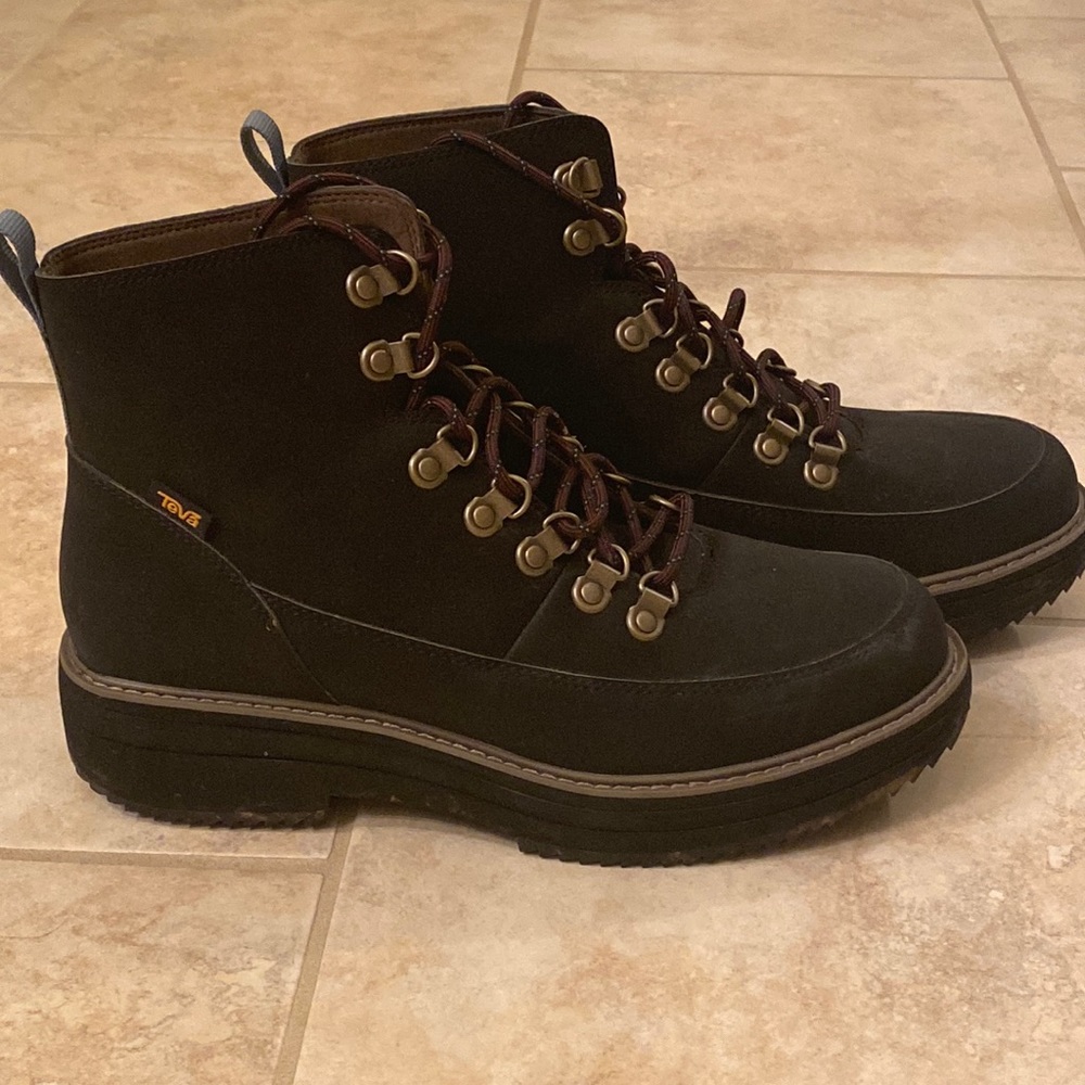 Waterproof Teva Women’s leather Midform Boot size 10 EU 41 M 8.5 black lace up